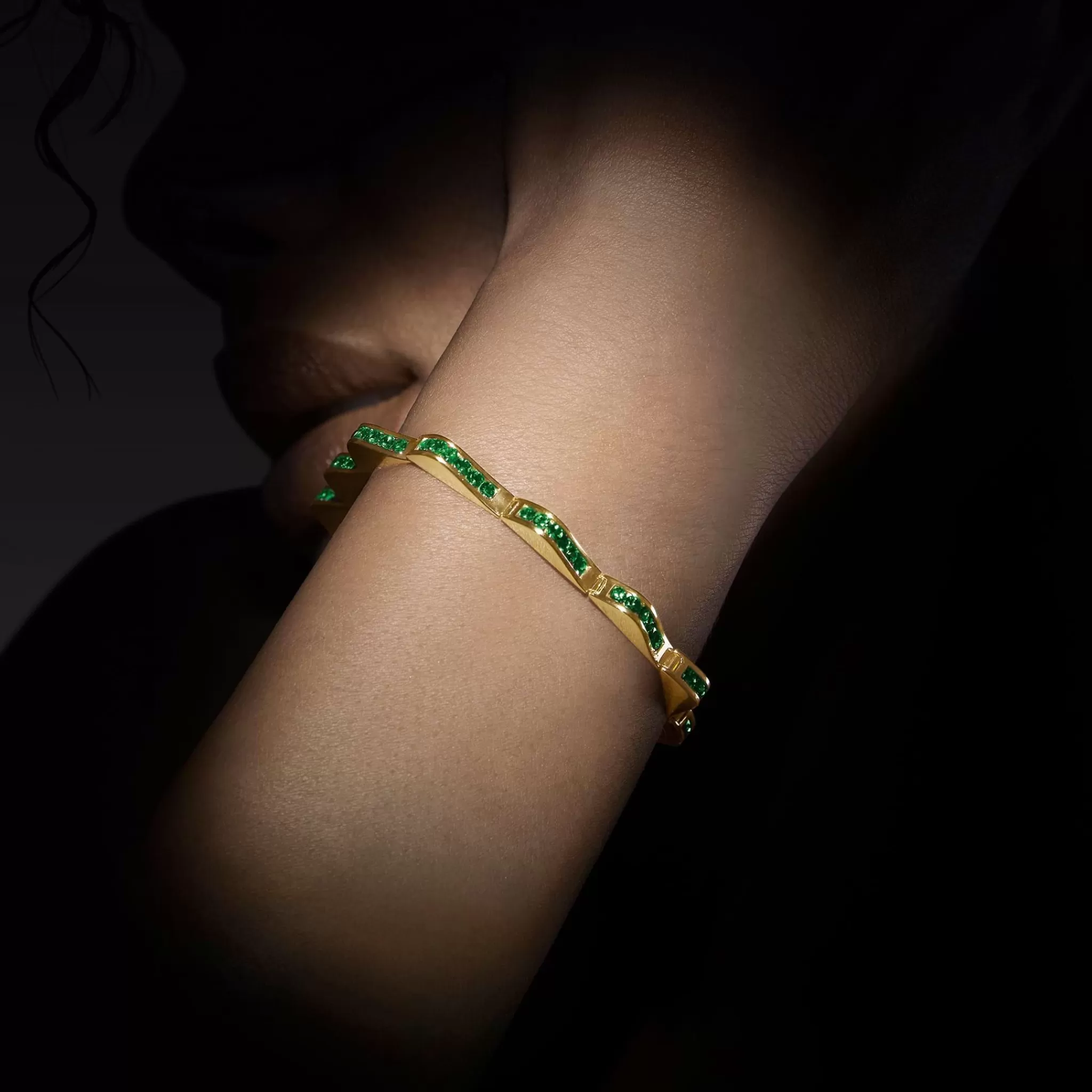 Discount LAGOS 18K Gold Emerald Link Wave Bracelet